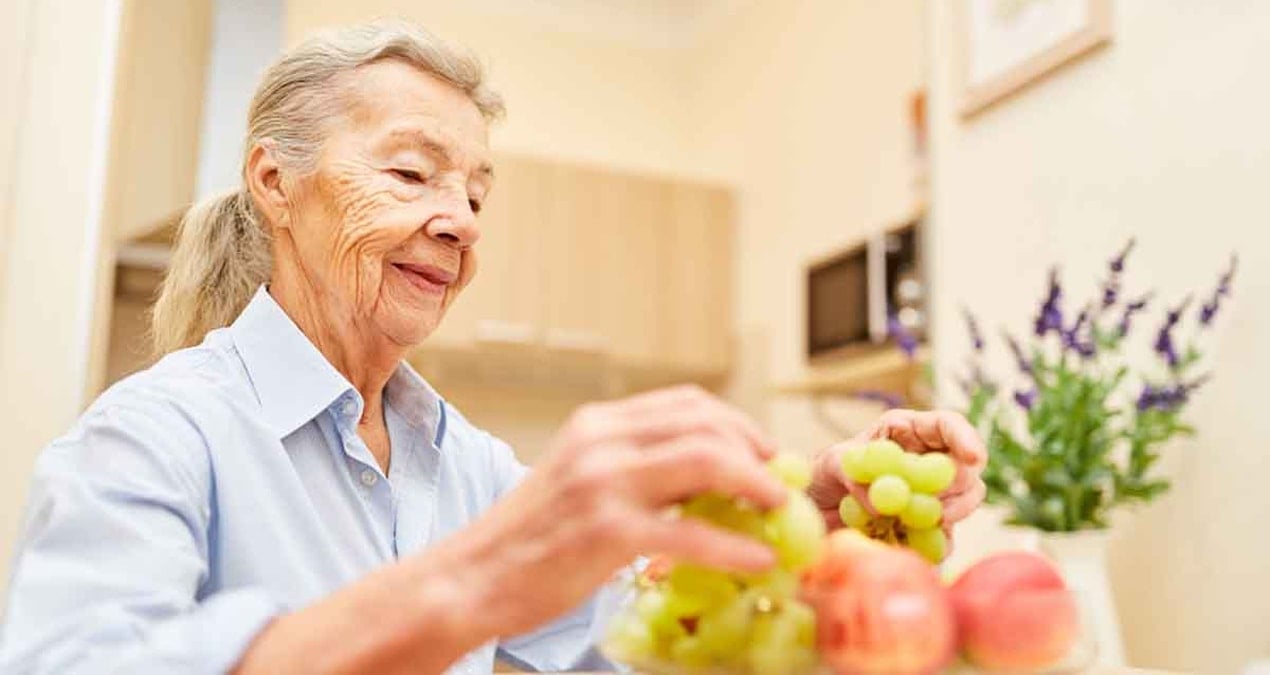 65 yaşından sonra yenilmemesi gereken 6 yiyecek: Çoğu sağlıklı diye her gün tüketiliyor!