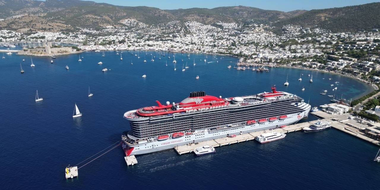 bodruma turist akini 2 bin 521 kisi ayni gemiden indi BwaS53mB