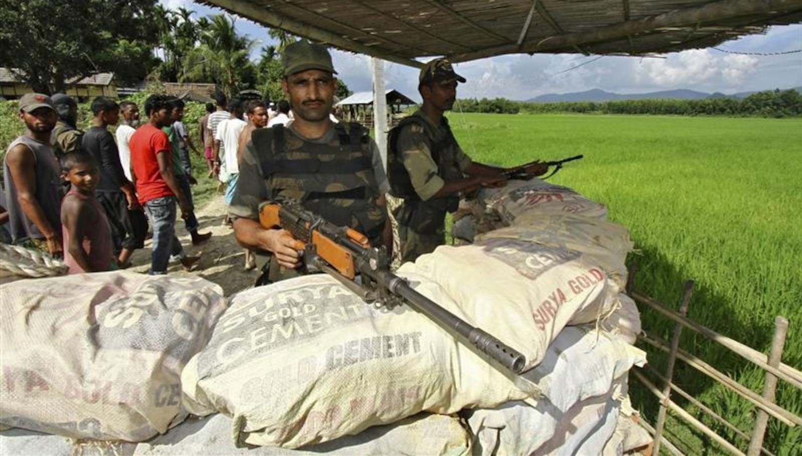 hindistanda paramiliter guclere saldiri 2 olu yaDqfVxZ