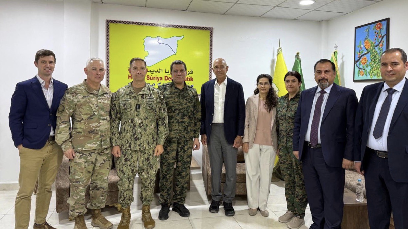 dervisoglundan erdogana muttefik dediginiz ulkenin buyukelcisinin teroristlerle verdigi fotografta hatayimiz suriye topraklarinda gosteriliyor 7CtheQVs