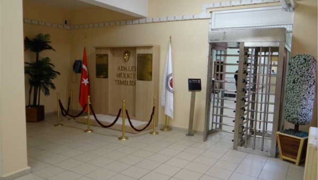 cezaevindeki acik gorustebabasi tarafindan dovulen cocuktan haber var UCRirKvc.jpg