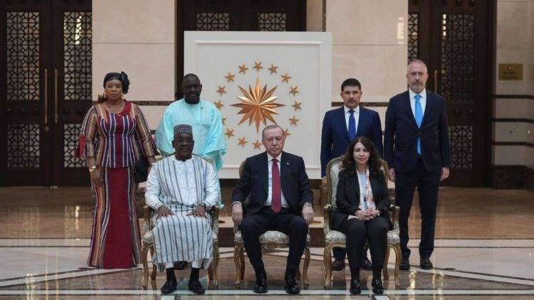 erdogan 5 ulkenin buyukelcisini kabul etti RakCCHQx.jpg