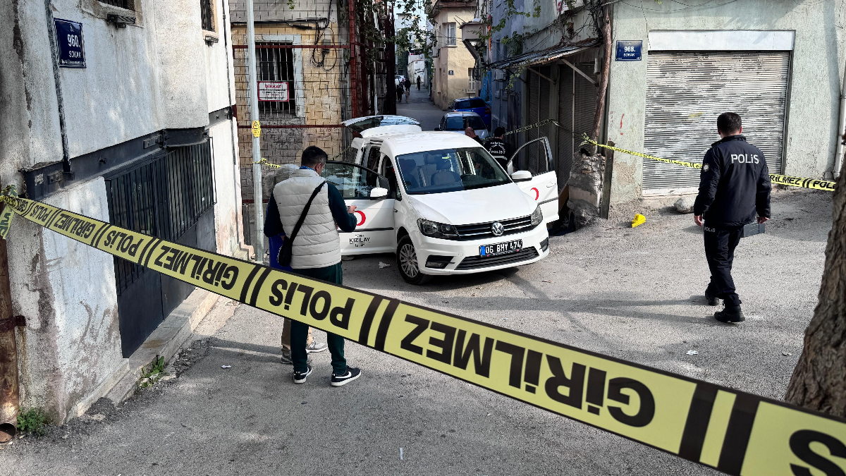 izmirde kizilay personeline silahli saldiri ZlI3hLtA.jpg